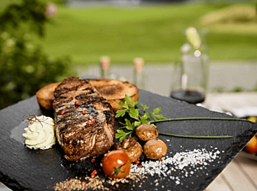 Steak mit Kräuterbutter und Grillgemüse